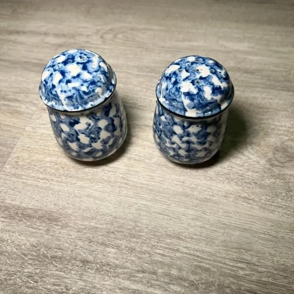Vintage Tienshan Folk Craft Wolf Pattern Blue Sponge Painted Salt & Pepper EUC‎